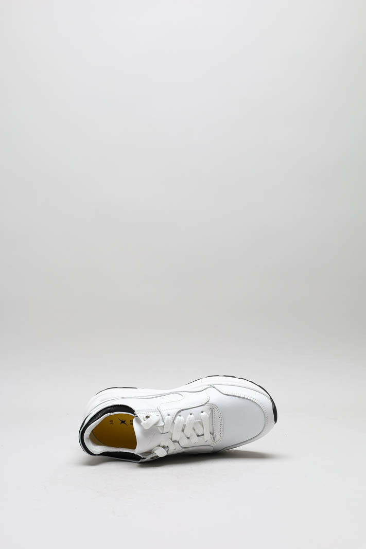 zoom in on Wit Sneaker image Wit Sneaker image
