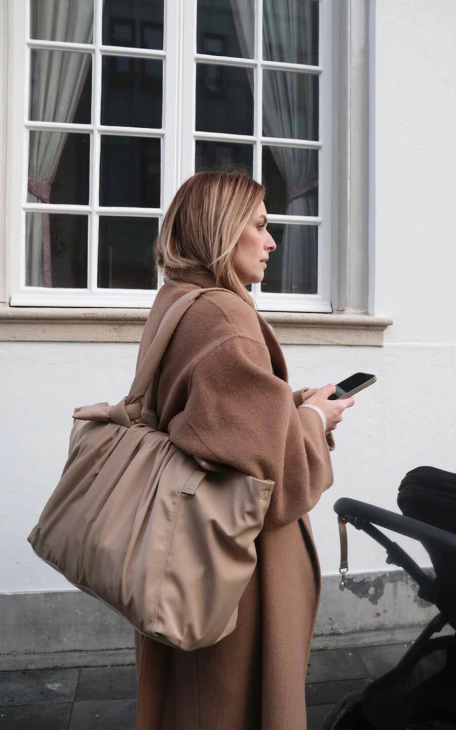zoom in on Beige Shopper image Beige Shopper image