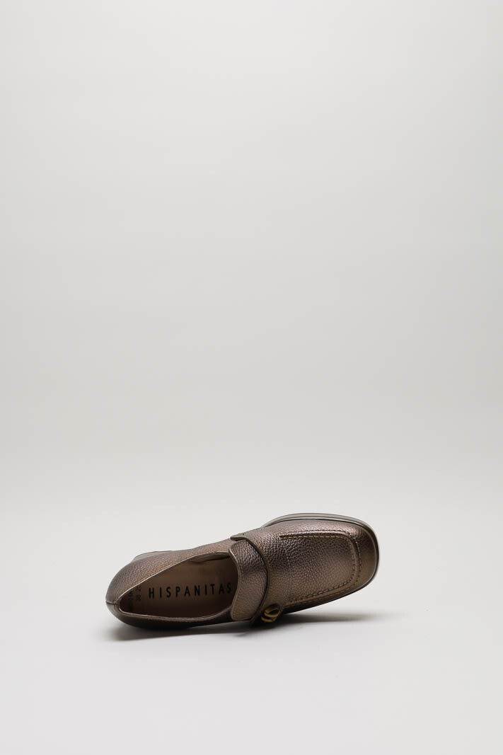 zoom in on Brons Mocassin hak image Brons Mocassin hak image