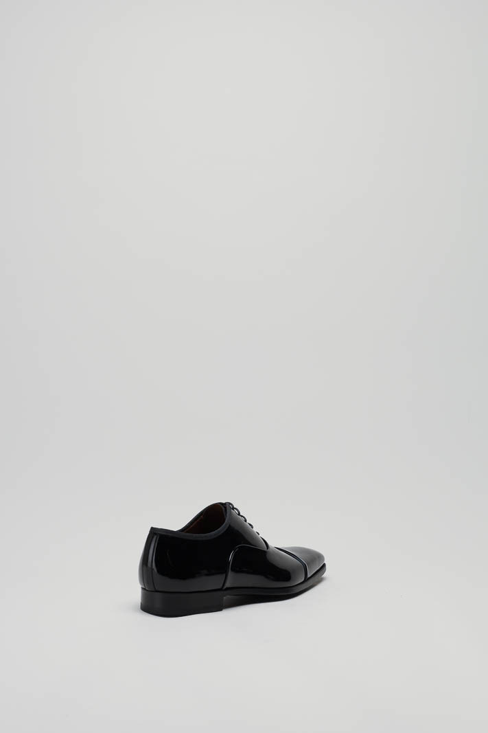 zoom in on Zwart Veterschoen image Zwart Veterschoen image