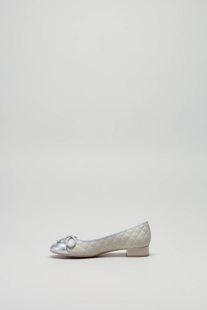 zoom in on Lichtbeige Ballerina image Lichtbeige Ballerina image