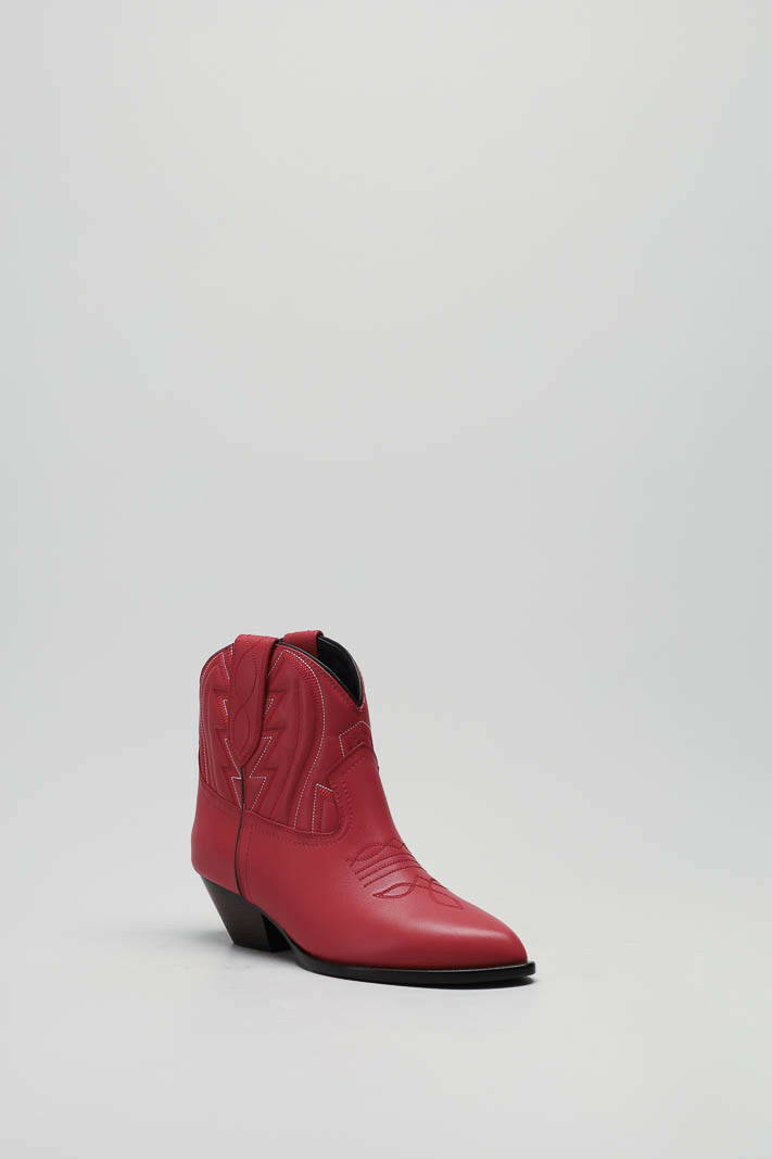 zoom in on Rood Enkellaars hak image Rood Enkellaars hak image