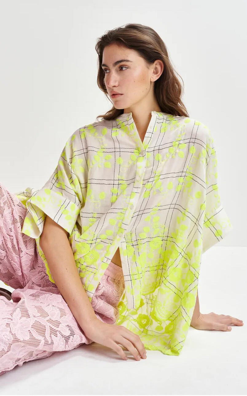 zoom in on Geel Blouse image Geel Blouse image