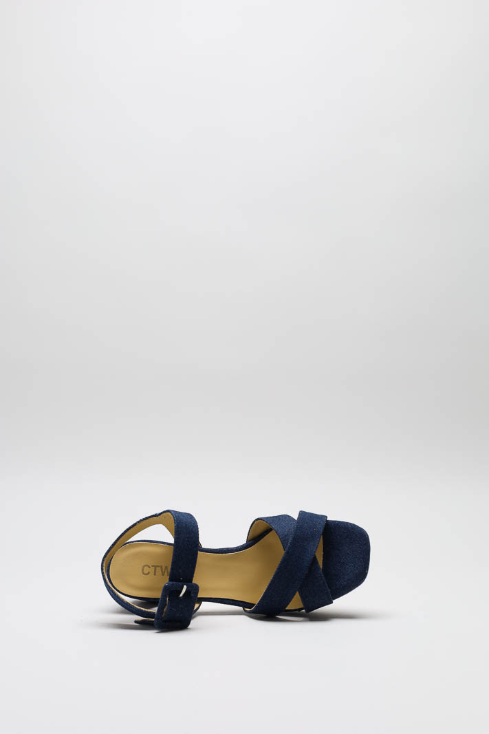 zoom in on Blauw Sandaal hak image Blauw Sandaal hak image