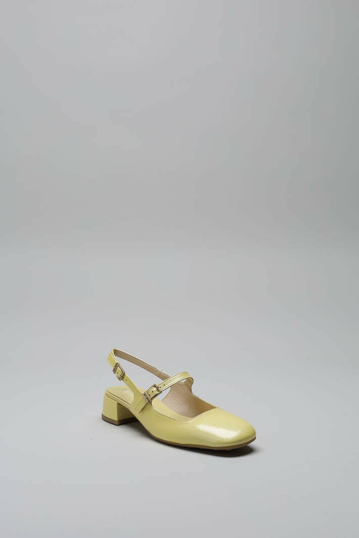 zoom in on Geel Ballerina image Geel Ballerina image