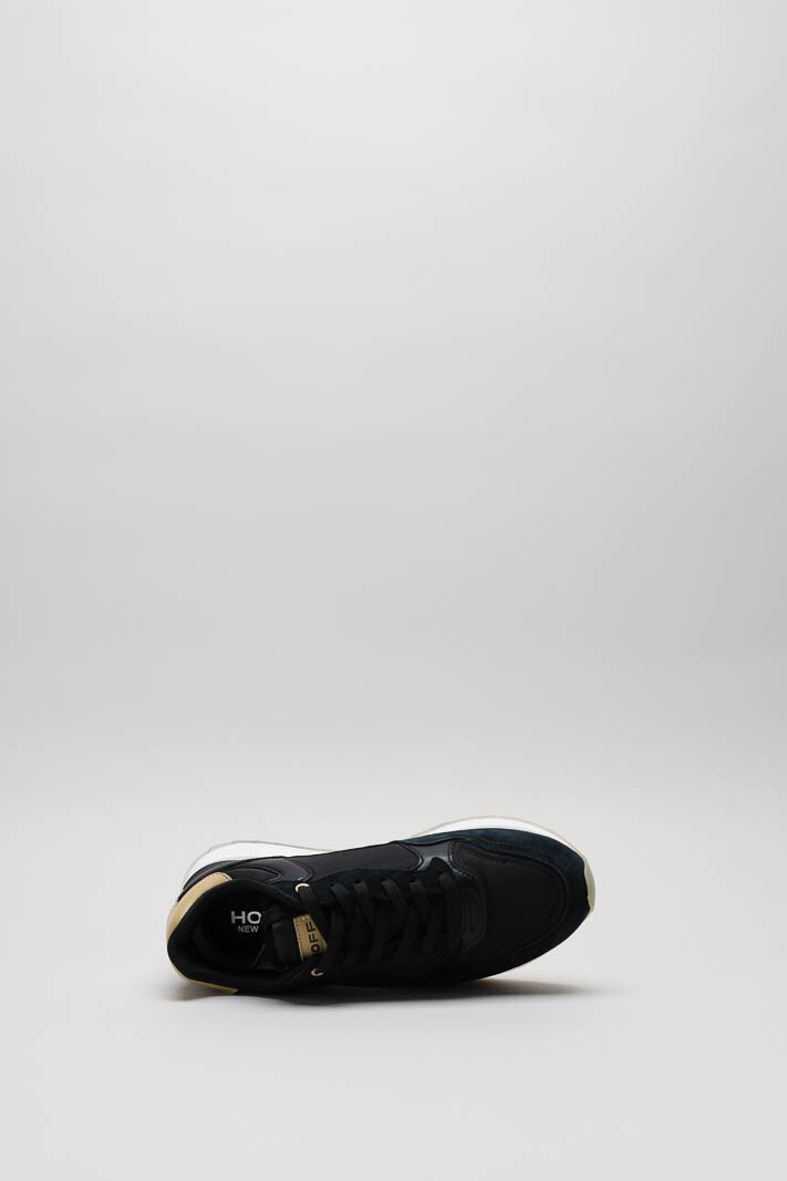 zoom in on Zwart Sneaker image Zwart Sneaker image