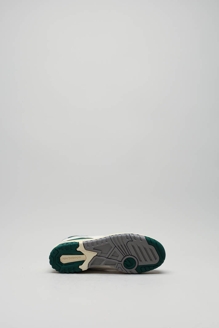 zoom in on Wit Sneaker image Wit Sneaker image
