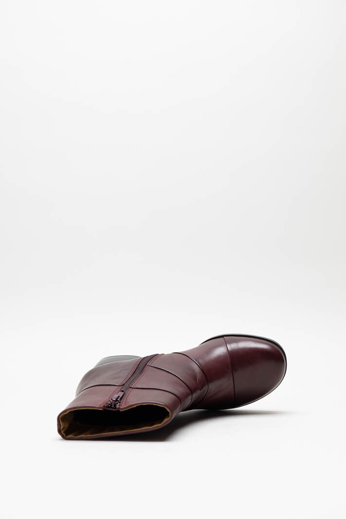 zoom in on Aubergine Enkellaars hak image Aubergine Enkellaars hak image