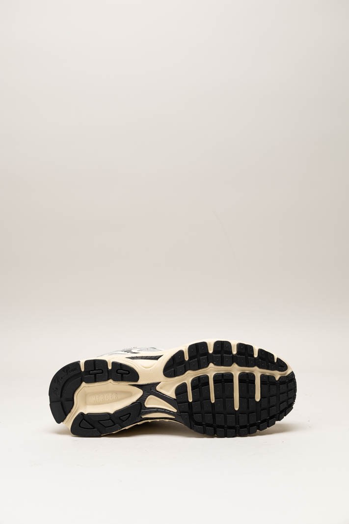 Ecru Sneaker image