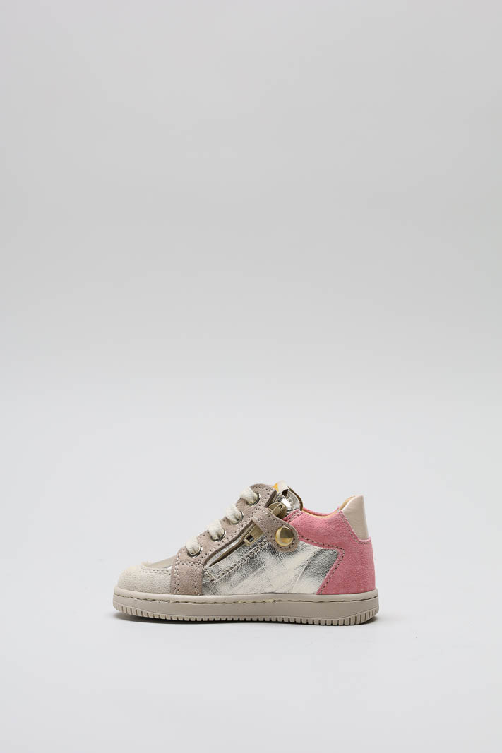 zoom in on Goud Sneaker image Goud Sneaker image
