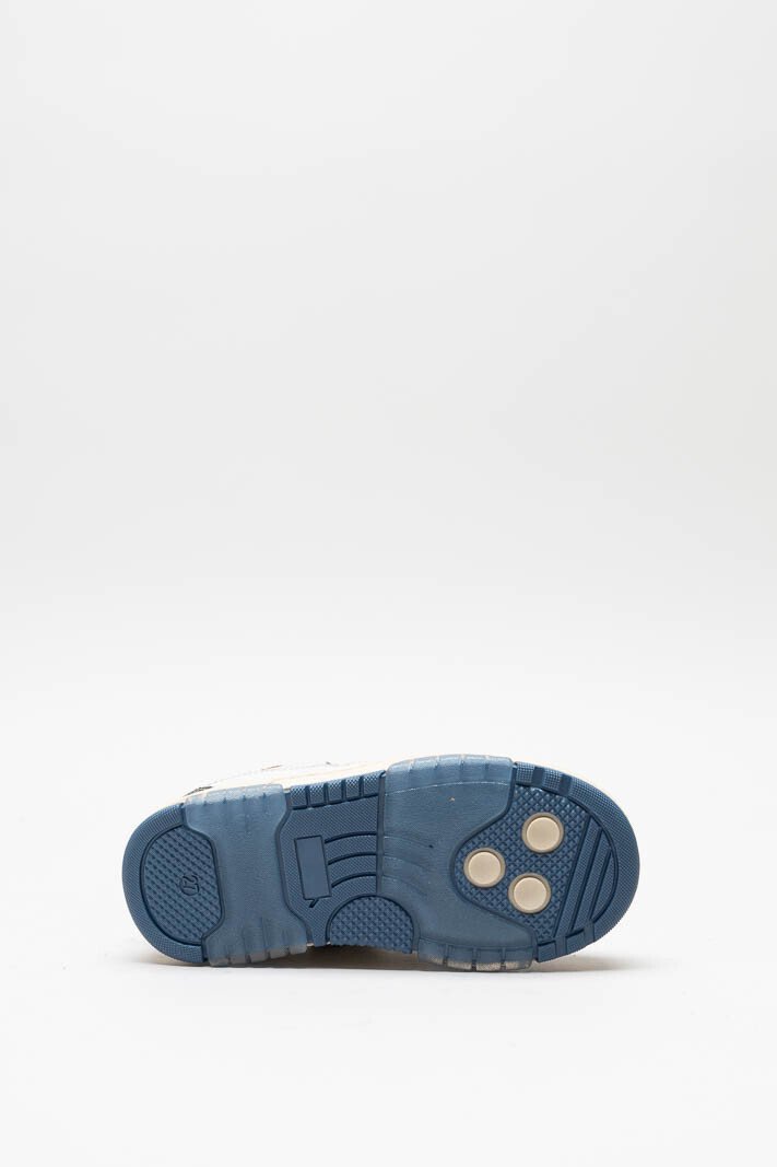 zoom in on Wit Sneaker image Wit Sneaker image