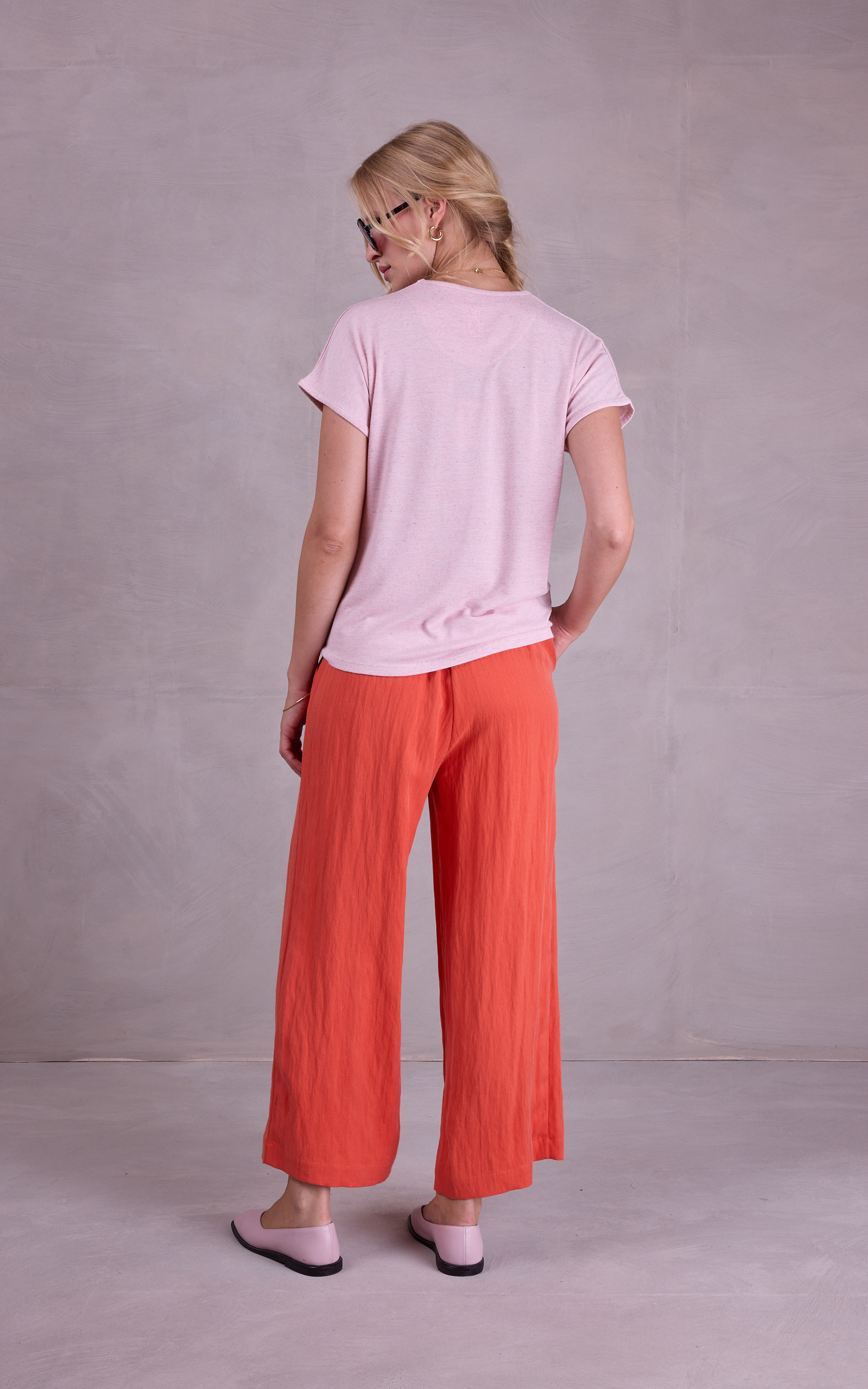 zoom in on Oranje Broek image Oranje Broek image