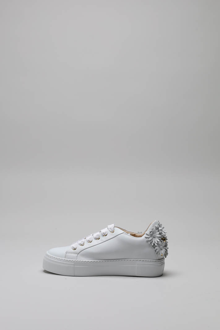 zoom in on Wit Sneaker image Wit Sneaker image