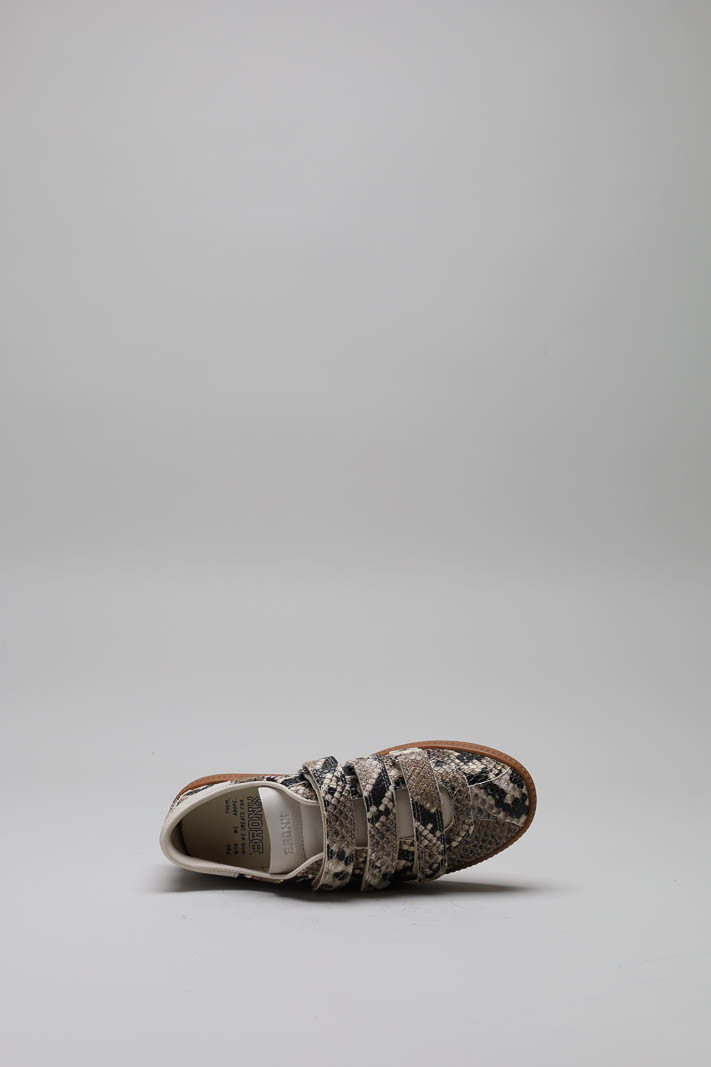 zoom in on Beige Velcroschoen image Beige Velcroschoen image
