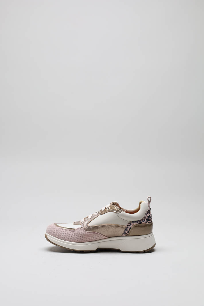 zoom in on Roze Sneaker image Roze Sneaker image