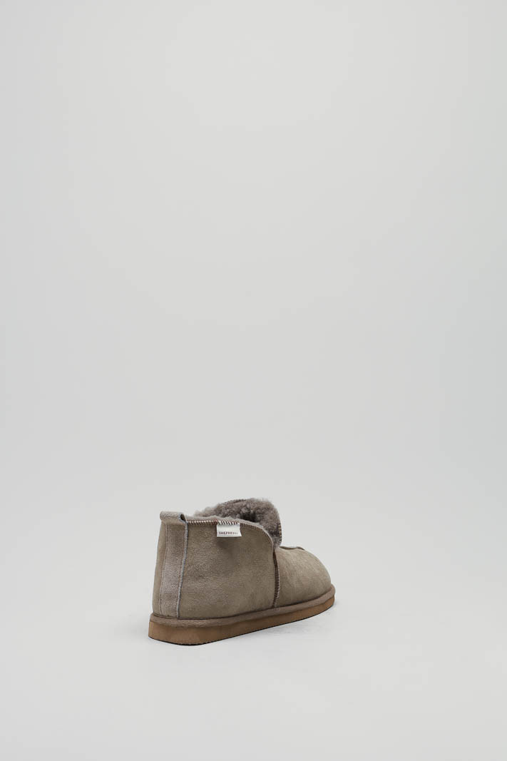 zoom in on Taupe Pantoffel image Taupe Pantoffel image