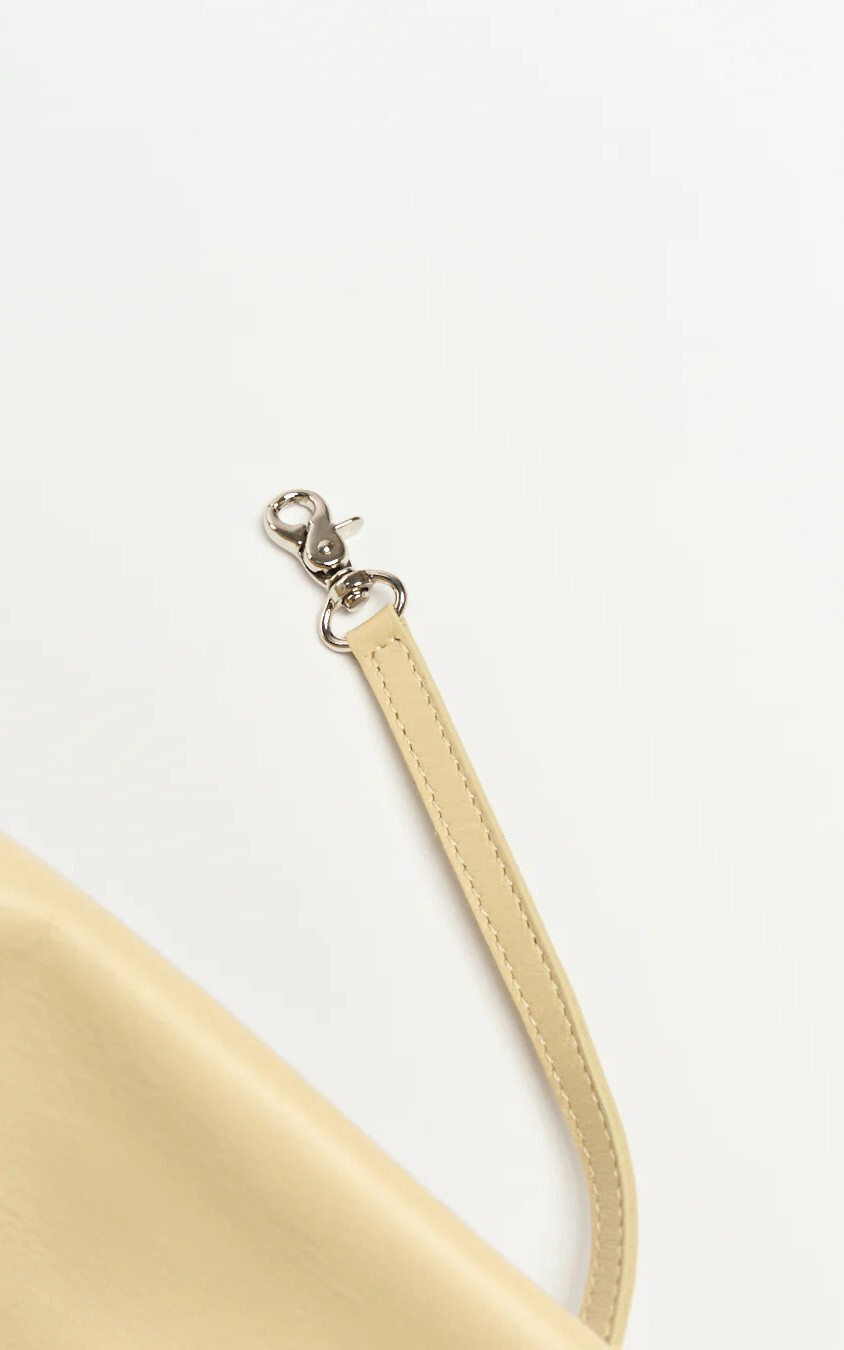 Geel Cross body image