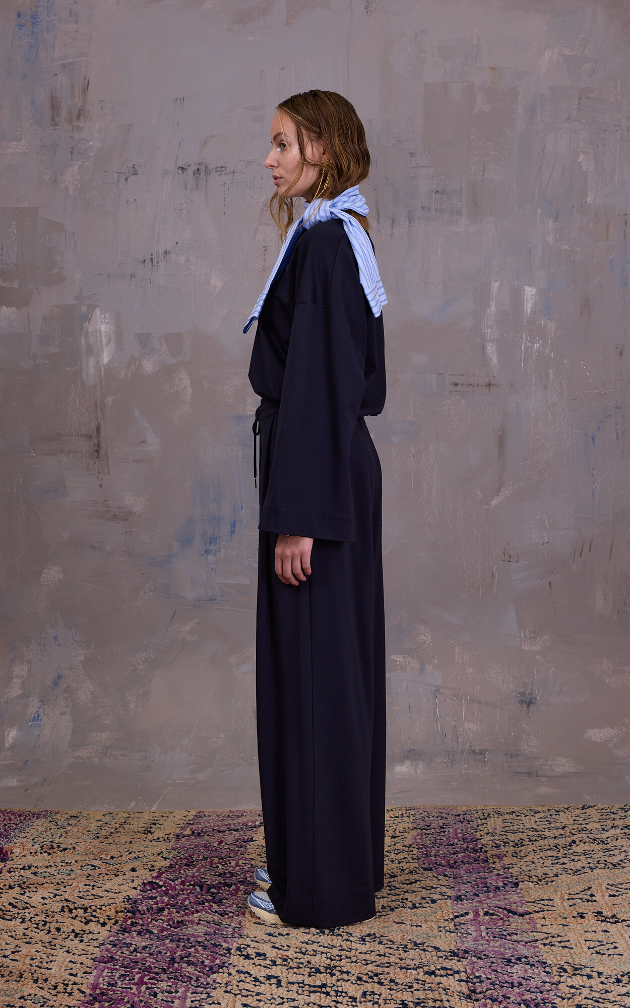 zoom in on Donkerblauw Blouse image Donkerblauw Blouse image