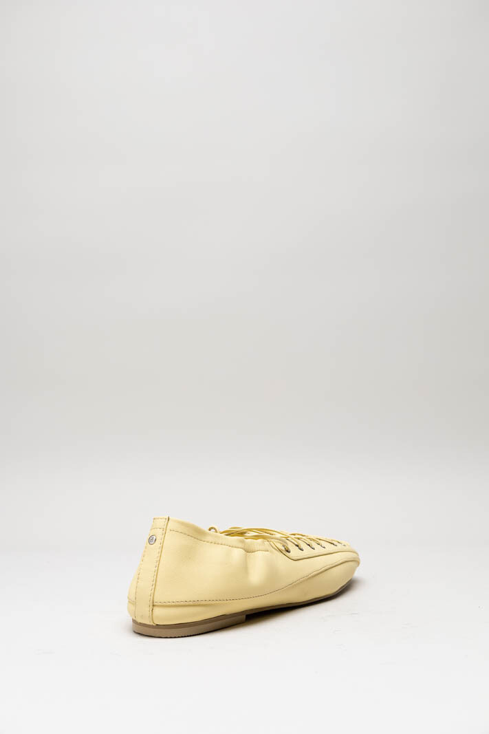 Geel Ballerina image