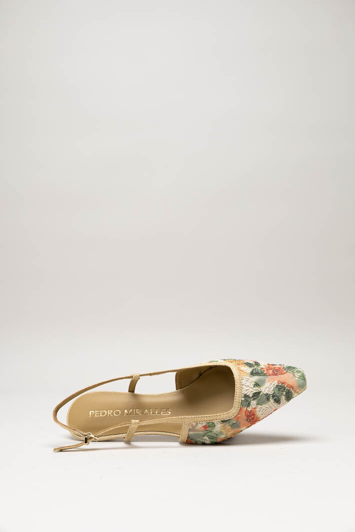 Beige Pump image