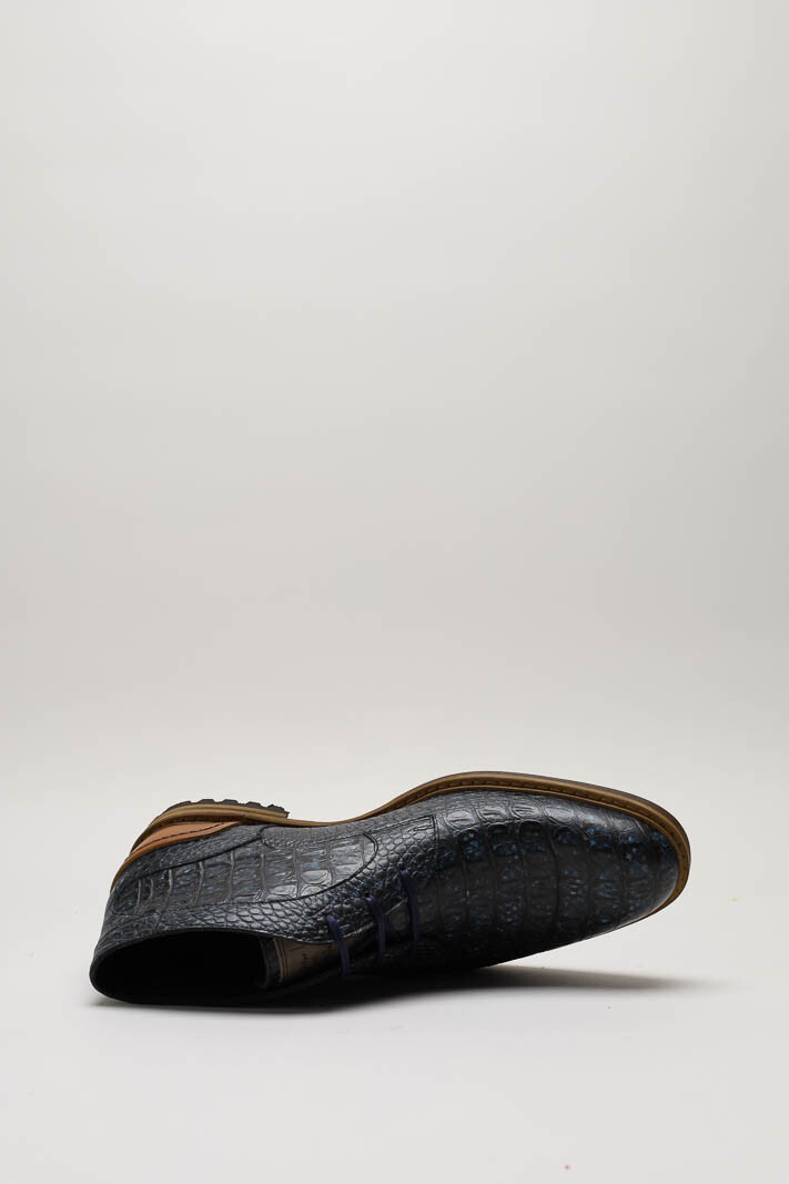 zoom in on Blauw Veterschoen hoog image Blauw Veterschoen hoog image