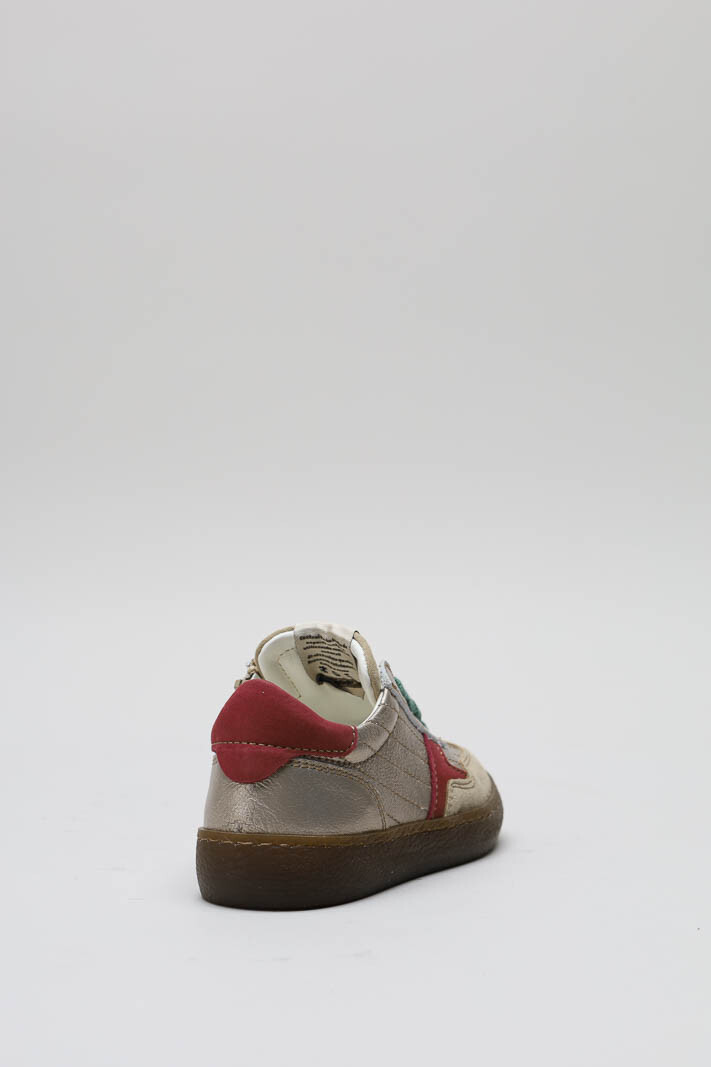 zoom in on Zilver Sneaker image Zilver Sneaker image