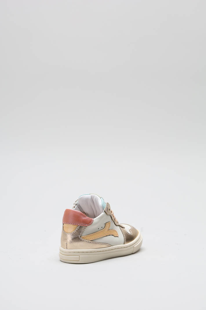 zoom in on Oudroze Sneaker image Oudroze Sneaker image