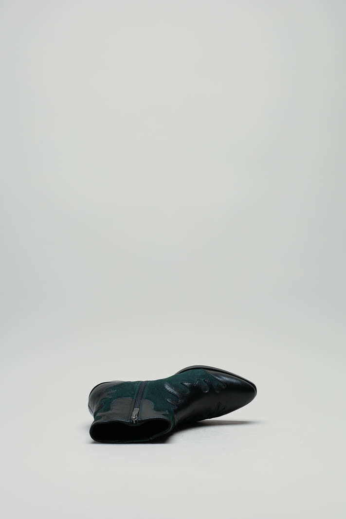 zoom in on Groen Enkellaars hak image Groen Enkellaars hak image