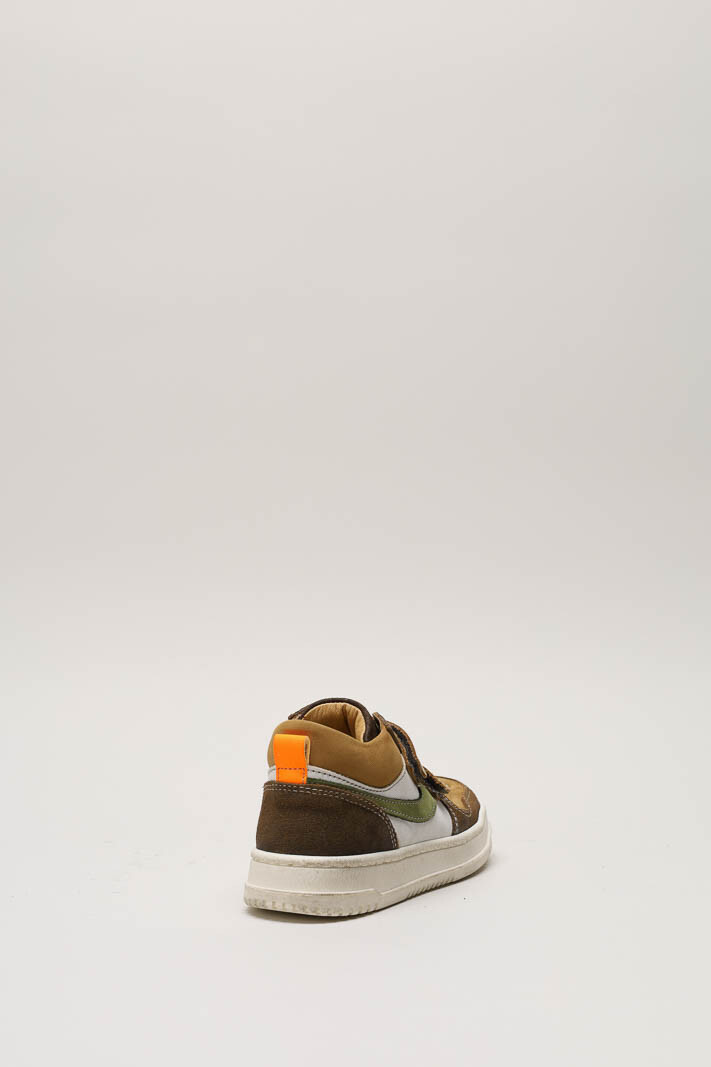 zoom in on Bruin Velcro schoen image Bruin Velcro schoen image