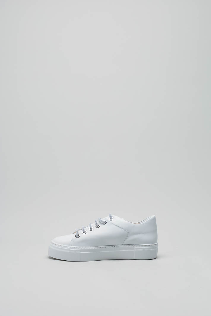 zoom in on Wit Sneaker image Wit Sneaker image