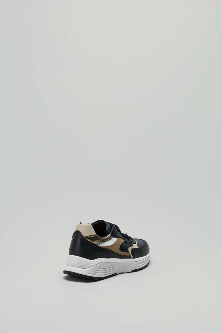 zoom in on Zwart Sneaker image Zwart Sneaker image