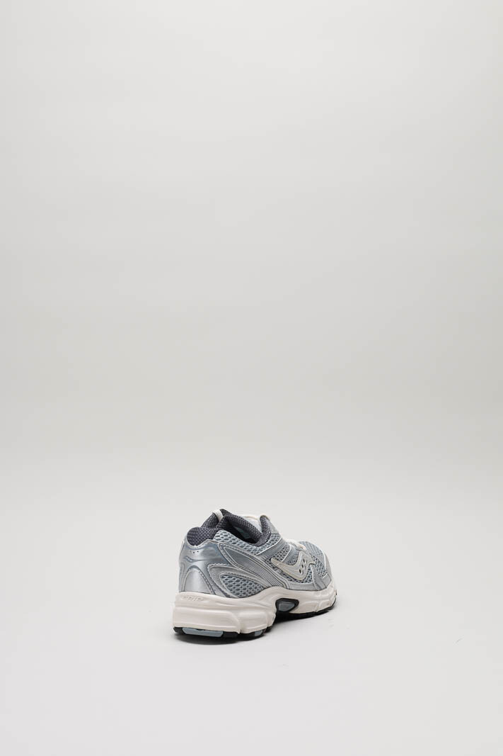 zoom in on Zilver Sneaker image Zilver Sneaker image