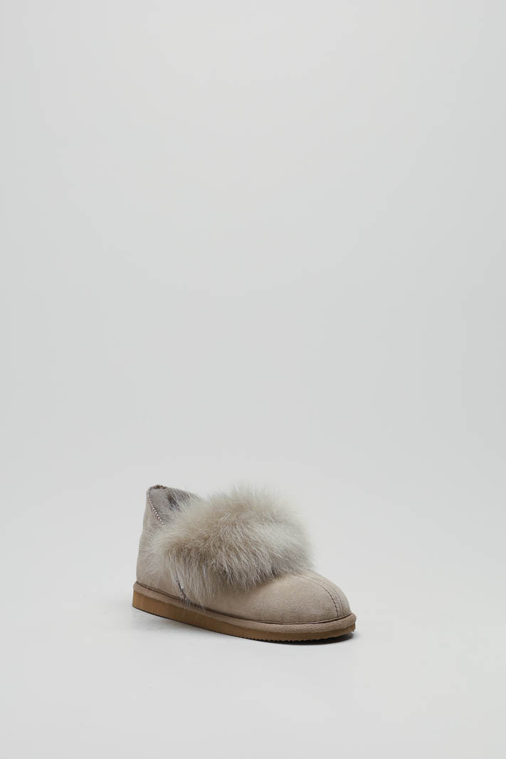 zoom in on Taupe Pantoffel image Taupe Pantoffel image