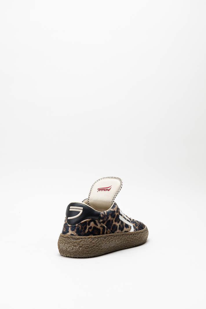 zoom in on Bruin Sneaker image Bruin Sneaker image