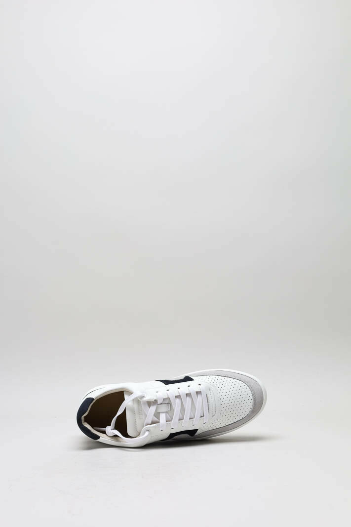 zoom in on Wit Sneaker image Wit Sneaker image