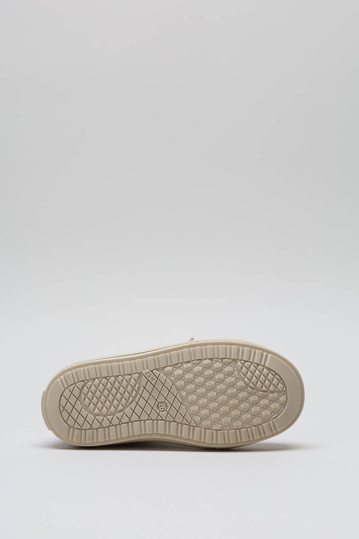 zoom in on Zilver Sneaker image Zilver Sneaker image