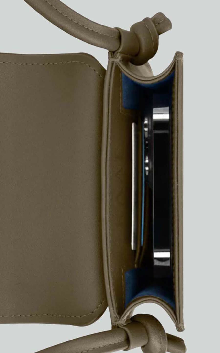 zoom in on Groen Cross body image Groen Cross body image