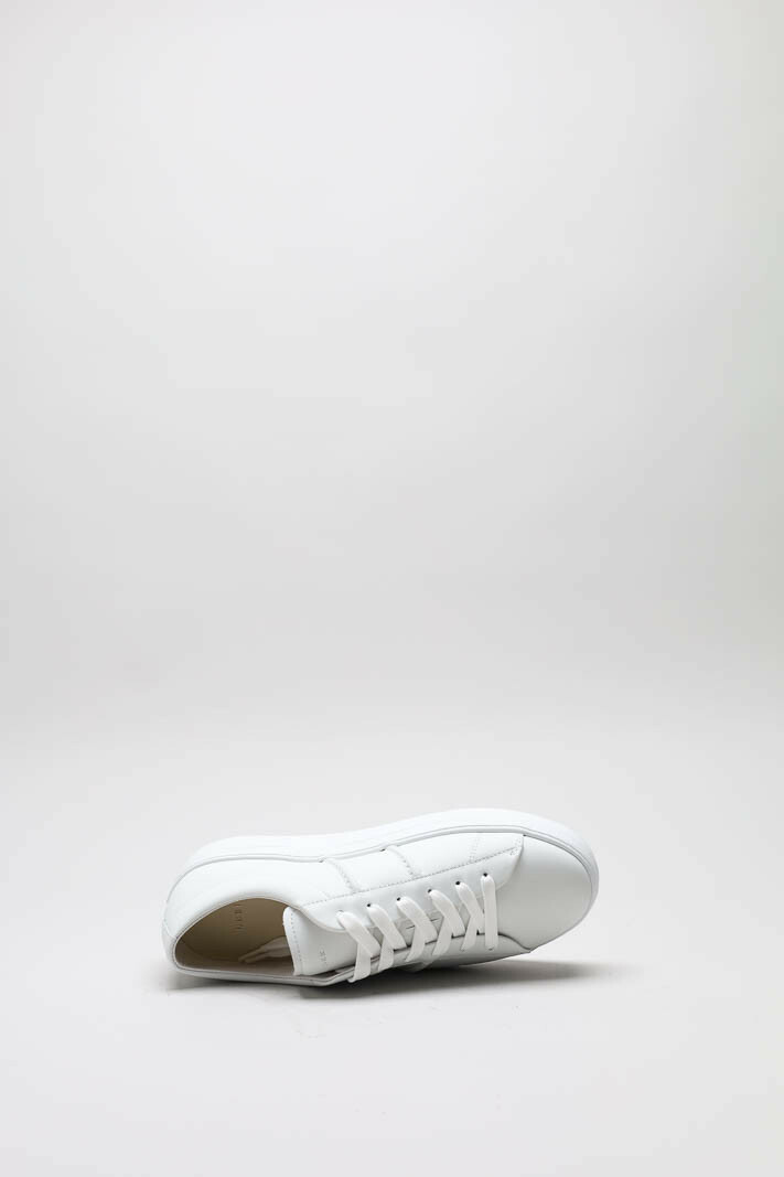 zoom in on Wit Sneaker image Wit Sneaker image