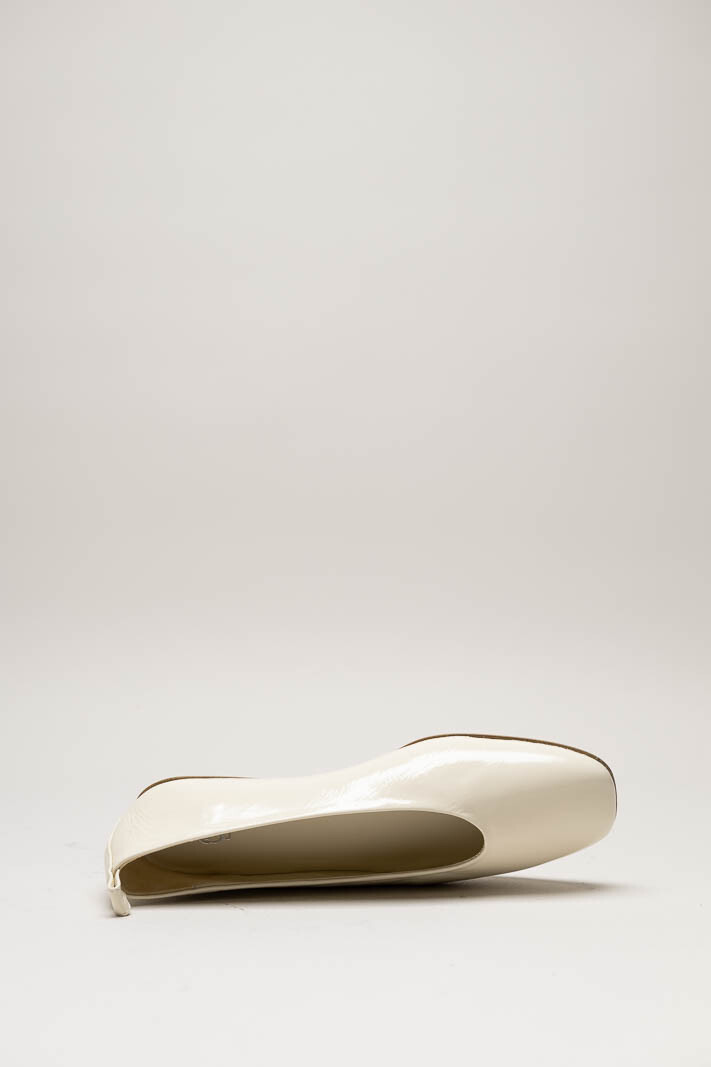 Ecru Ballerina image