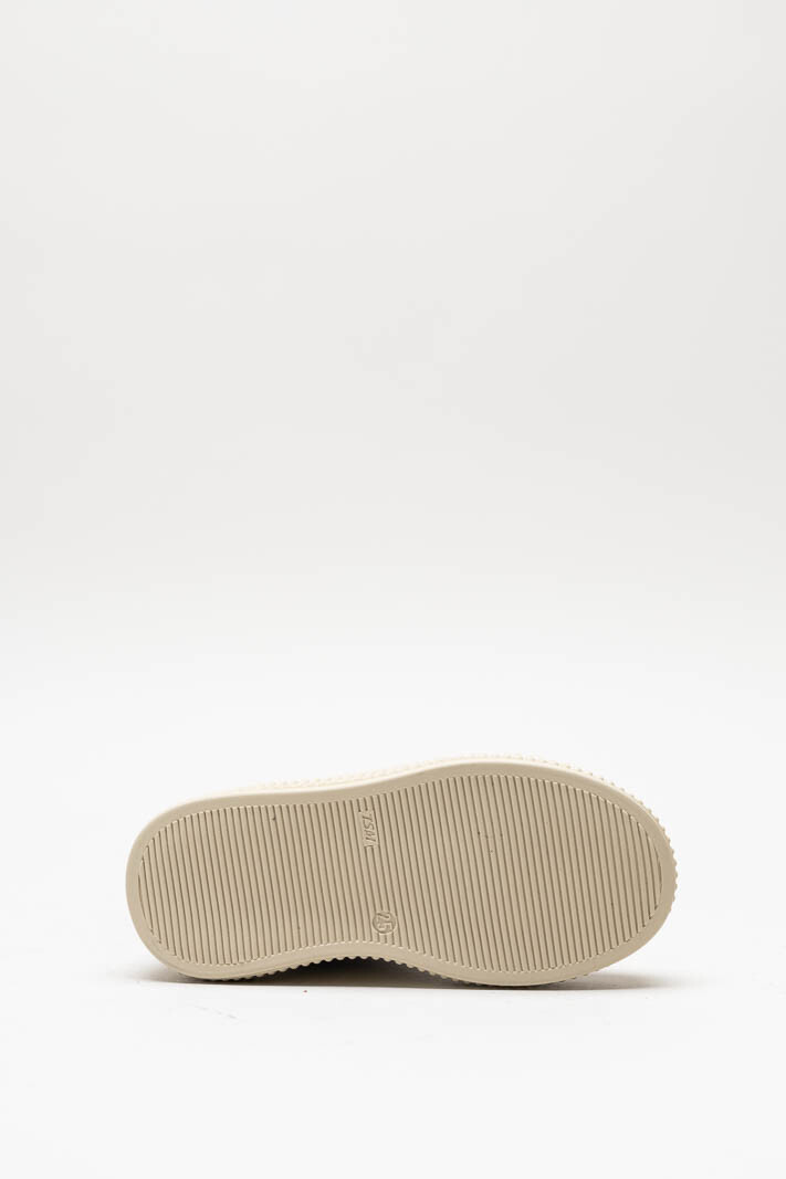 zoom in on Paars Sneaker image Paars Sneaker image