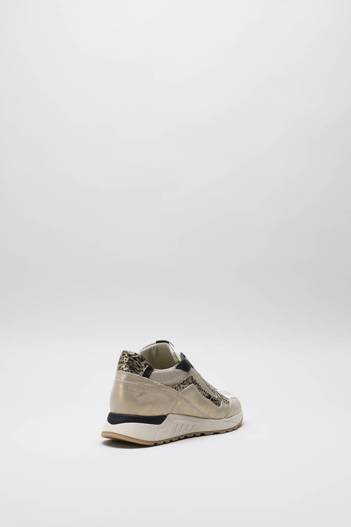 zoom in on Goud Sneaker image Goud Sneaker image