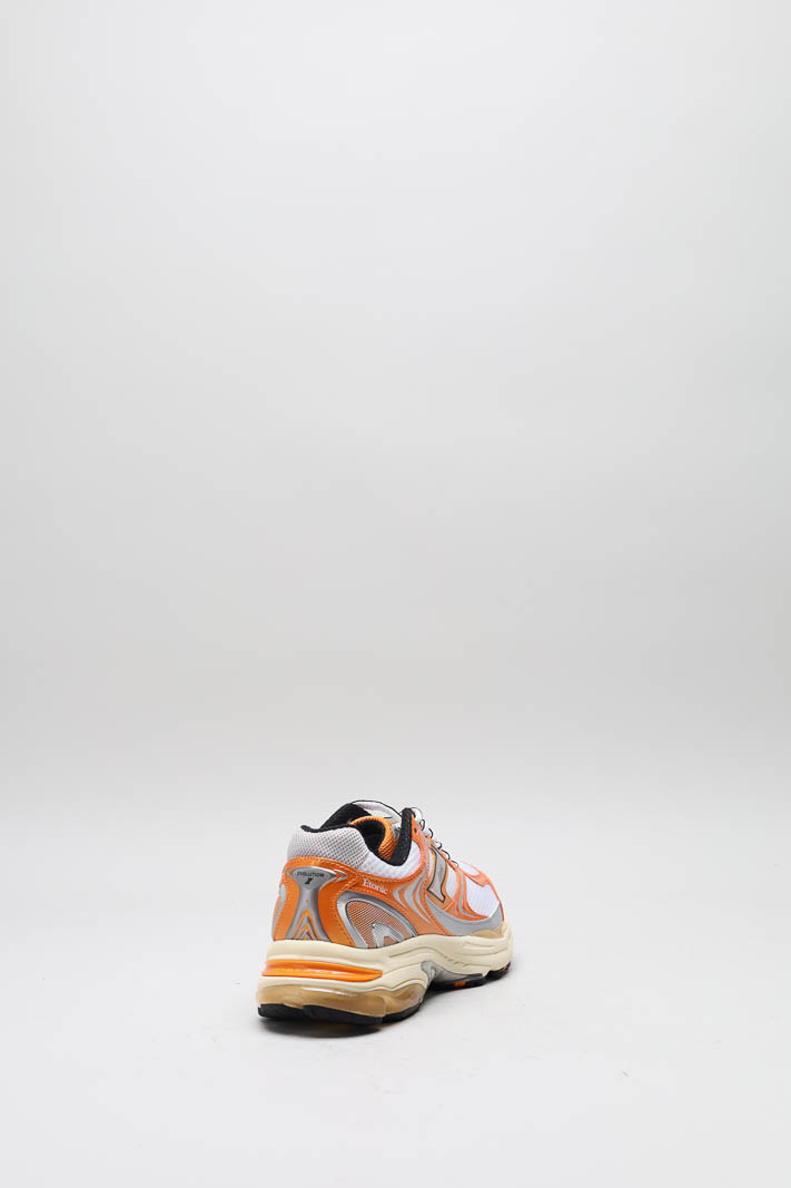 zoom in on Oranje Sneaker image Oranje Sneaker image