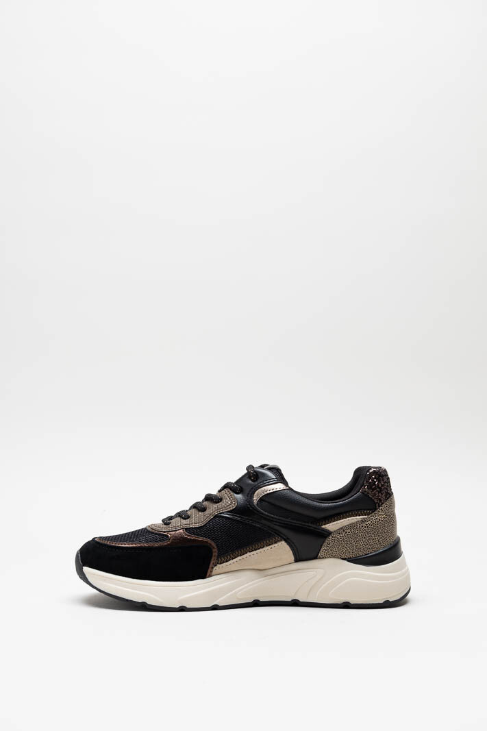 zoom in on Zwart Sneaker image Zwart Sneaker image