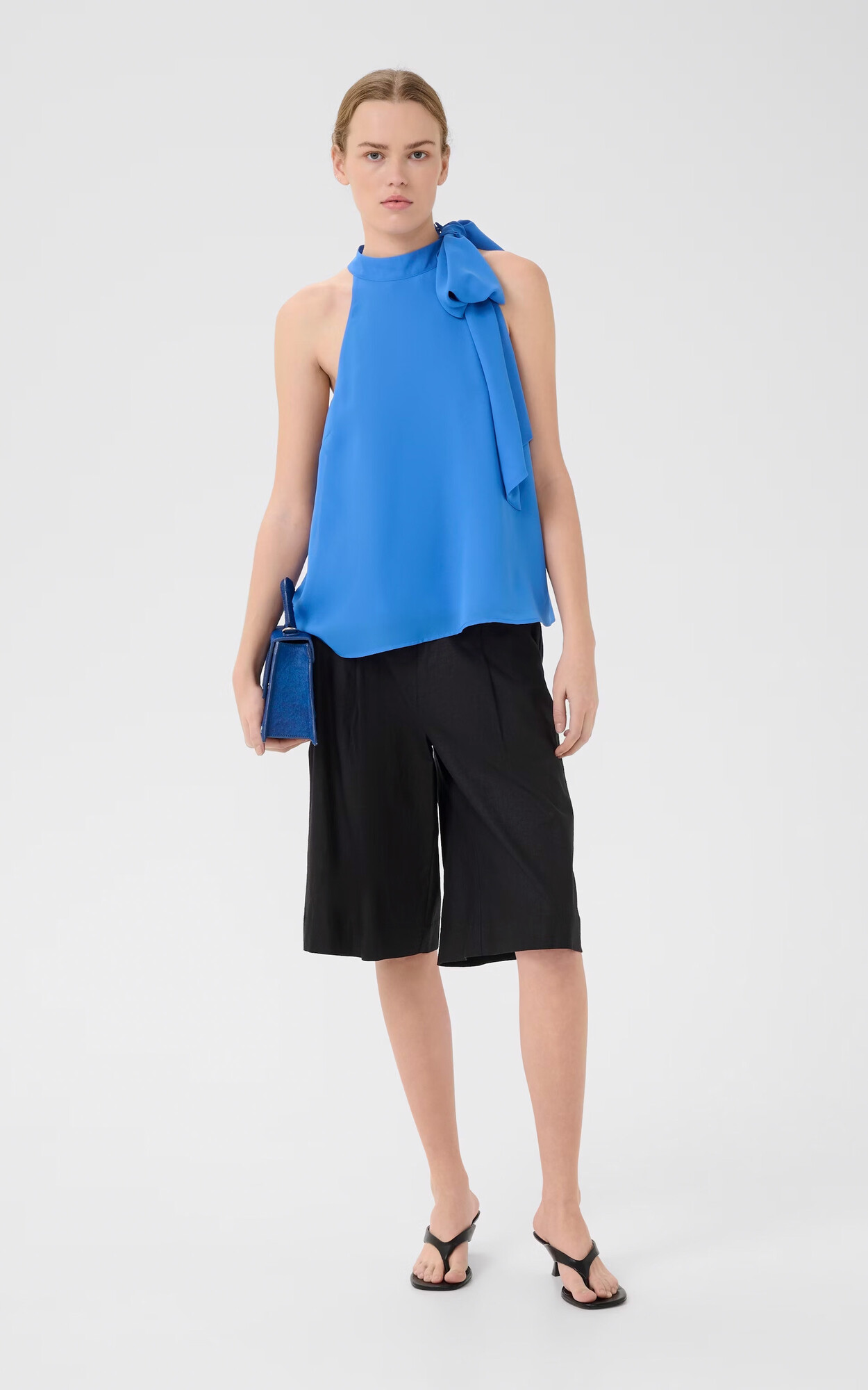 zoom in on Blauw T-shirt/top image Blauw T-shirt/top image