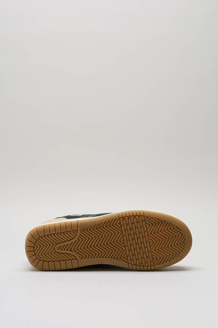 zoom in on Zwart Sneaker image Zwart Sneaker image
