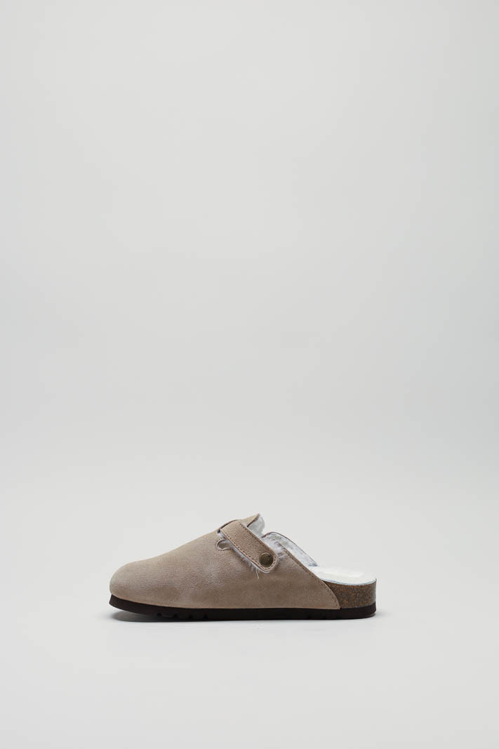 zoom in on Taupe Pantoffel image Taupe Pantoffel image