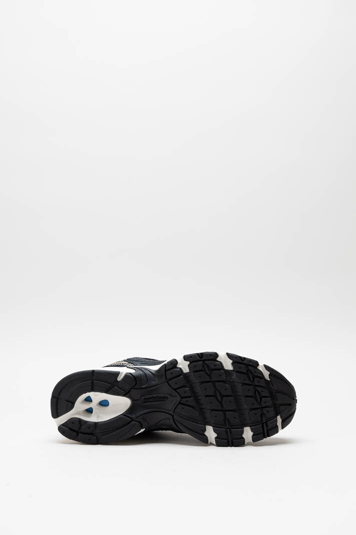 zoom in on Zwart Sneaker image Zwart Sneaker image