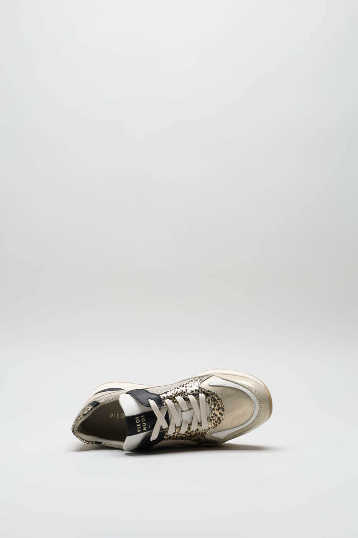 zoom in on Goud Sneaker image Goud Sneaker image