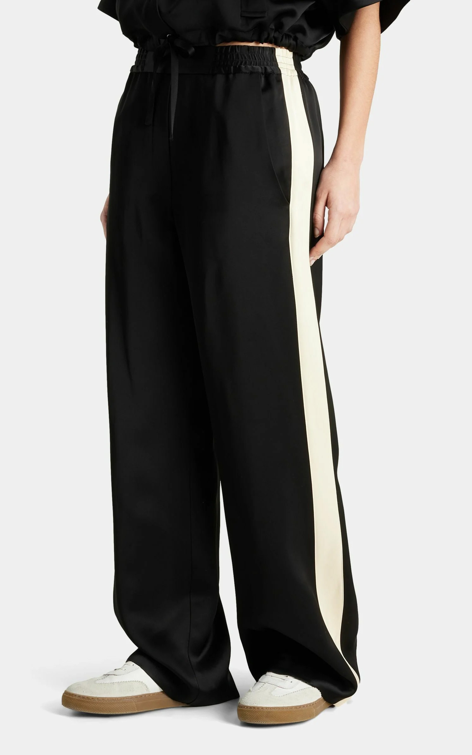 zoom in on Zwart Broek image Zwart Broek image