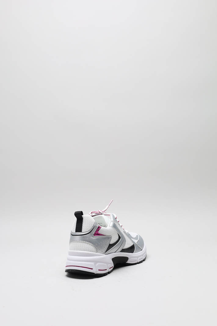 zoom in on Zilver Sneaker image Zilver Sneaker image